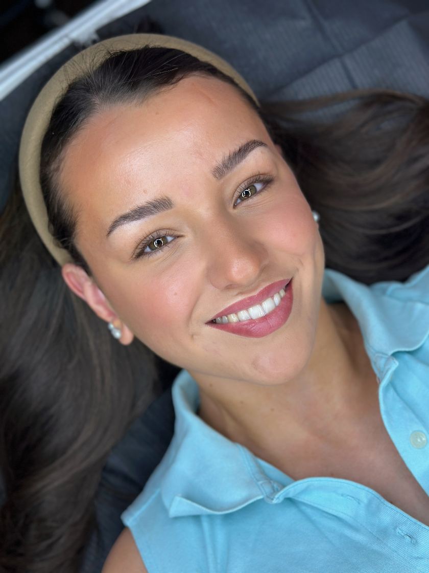 Kundin mit Soft Brows und Lippenpigmentierung bei Beauty Royale